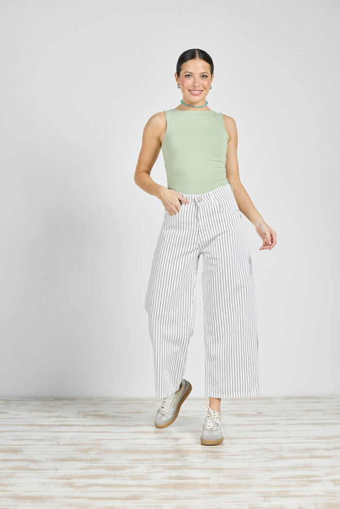 ART. 346 | WIDE LEG CROP BLANCO RAYADO RÍGIDO - Imagen 4