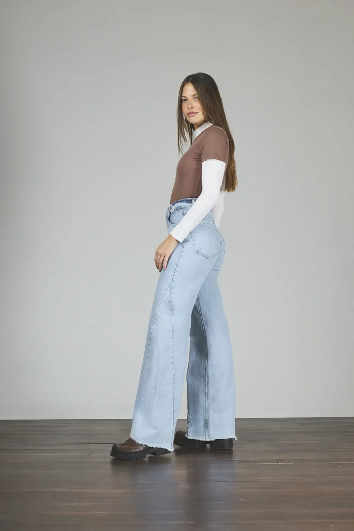 ART. 359 | WIDE LEG CELESTE CON RECORTE DEFLECADO RÍGIDO - Imagen 4