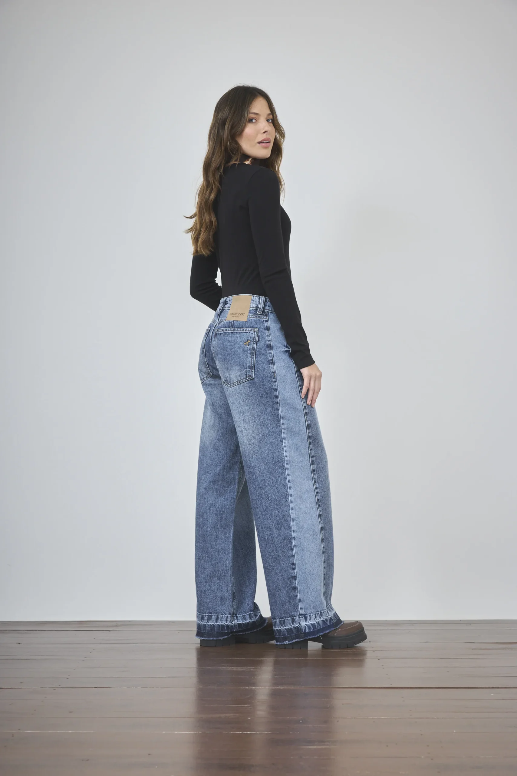 Alternative view of ART. 480 | BAGGY STONE CON RECORTE EN BOTA DESCOCIDA RIGIDO