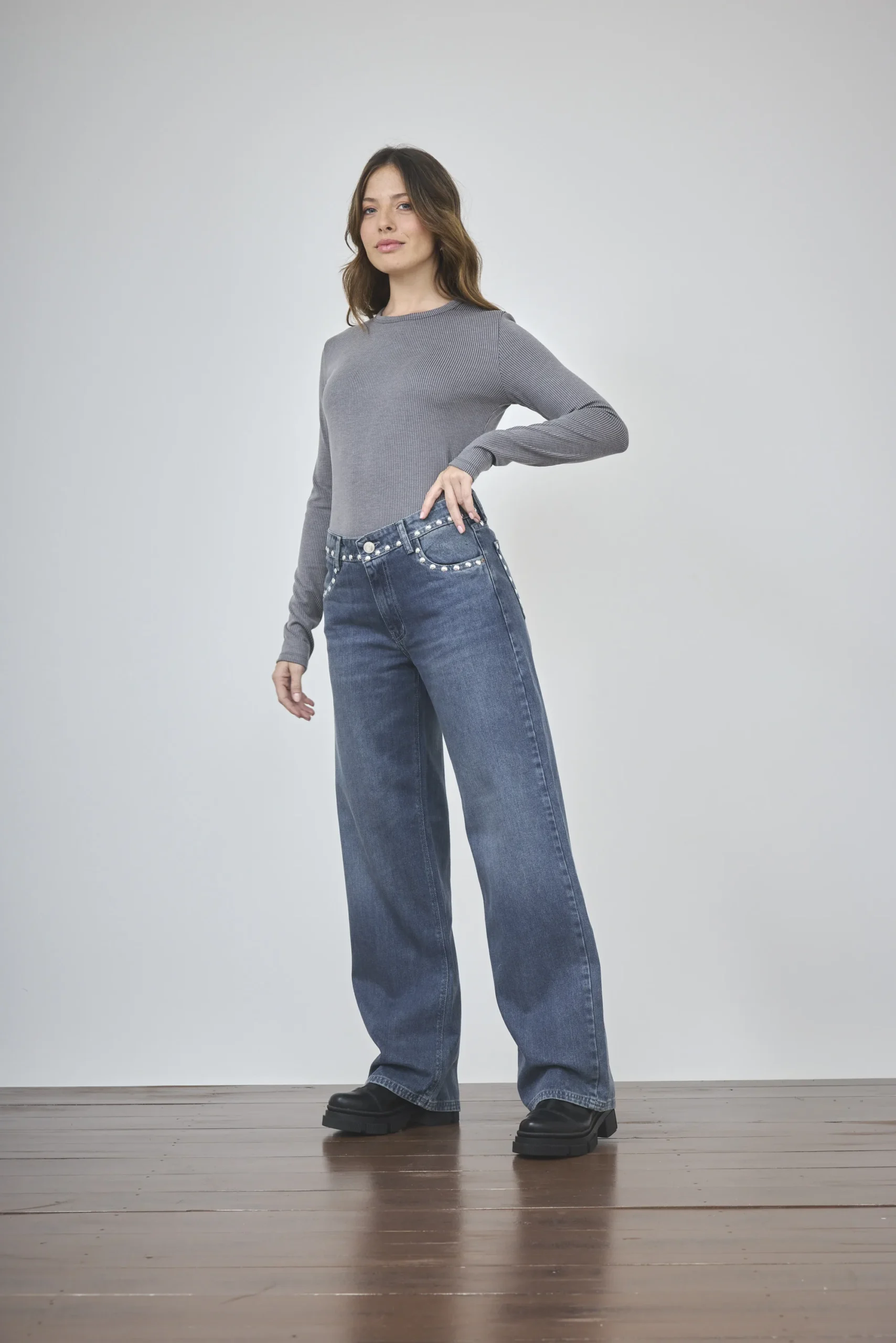 ART. 482 | BAGGY MATIZADO CON TACHAS EN BOLSILLO RIGIDO