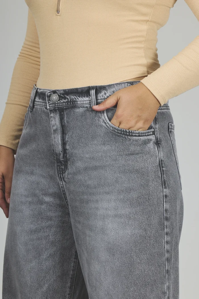 ART. 852 | WIDE LEG GRIS CLÁSICO BOLSILLO PULIDO RÍGIDO - Imagen 3