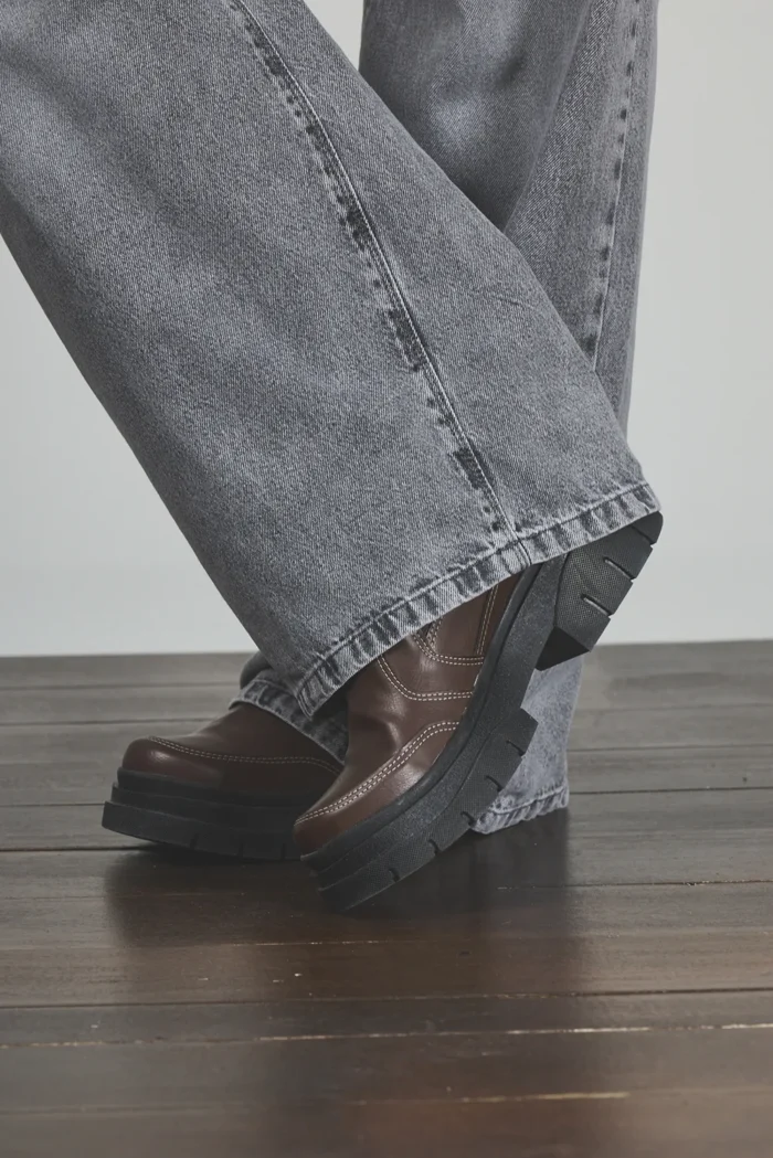 ART. 852 | WIDE LEG GRIS CLÁSICO BOLSILLO PULIDO RÍGIDO - Imagen 6