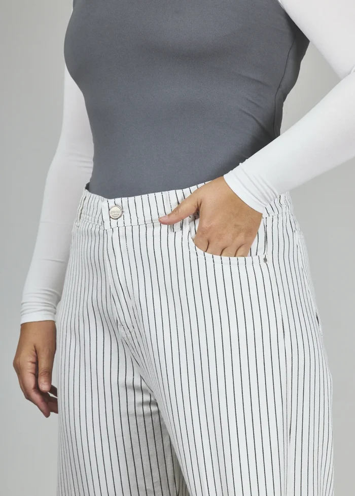ART. 856 | DAMA CROP WIDE LEG BLANCO RAYADO RÍGIDO - Imagen 4
