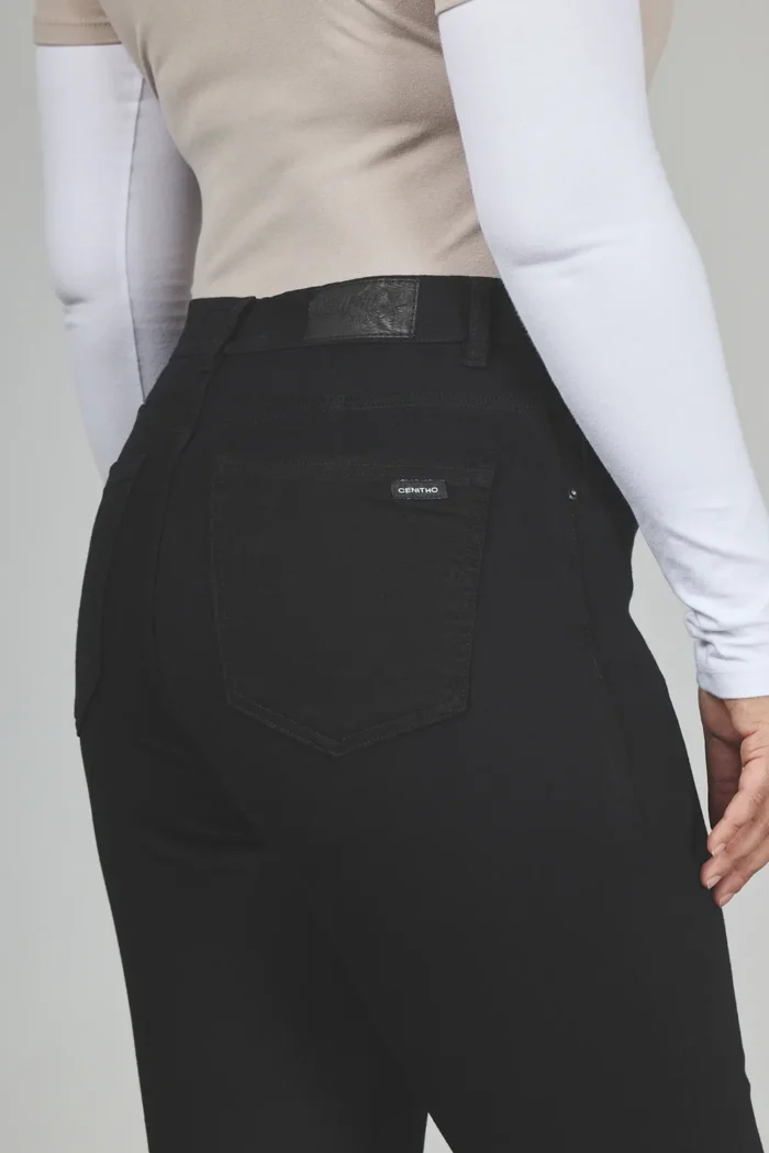 ART. 858 | CROP SEMI OXFORD NEGRO ABERTURA BOTA DEFLECADO ELASTIZADO - Imagen 4