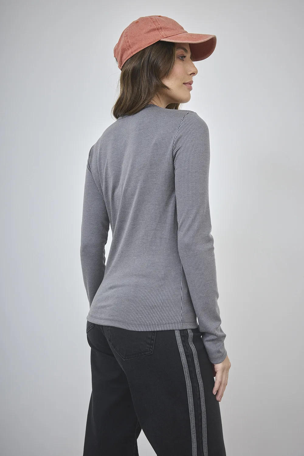 Alternative view of ART. A-93 | REMERA MANGA LARGA GRIS MORLEY