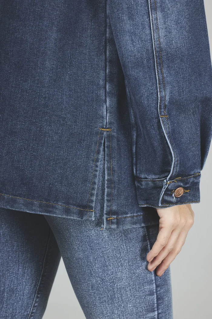 ART. 408 | CAMISA OVERSIZE AZUL CON ABERTURA LATERAL RÍGIDO - Imagen 5