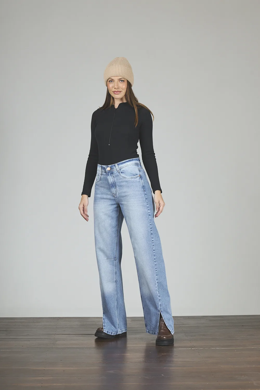 431-1-1.webp ART. 431 | BAGGY STONE CON RECORTE ABERTURA EN BOTA RÍGIDO - Imagen 1