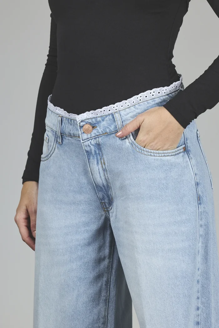 ART. 435 | BAGGY CINTURA CON BRODERY TIRO BAJO RÍGIDO - Imagen 3