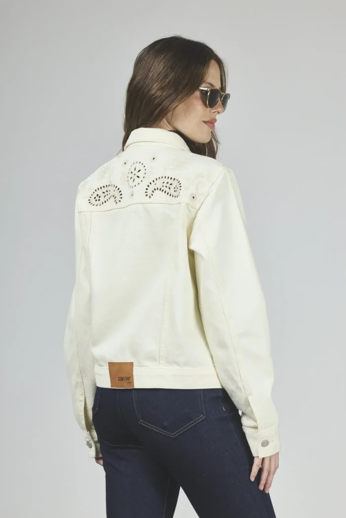 ART. 465 | CAMPERA CON BORDADO RIGIDO (BUTTER) - Imagen 2