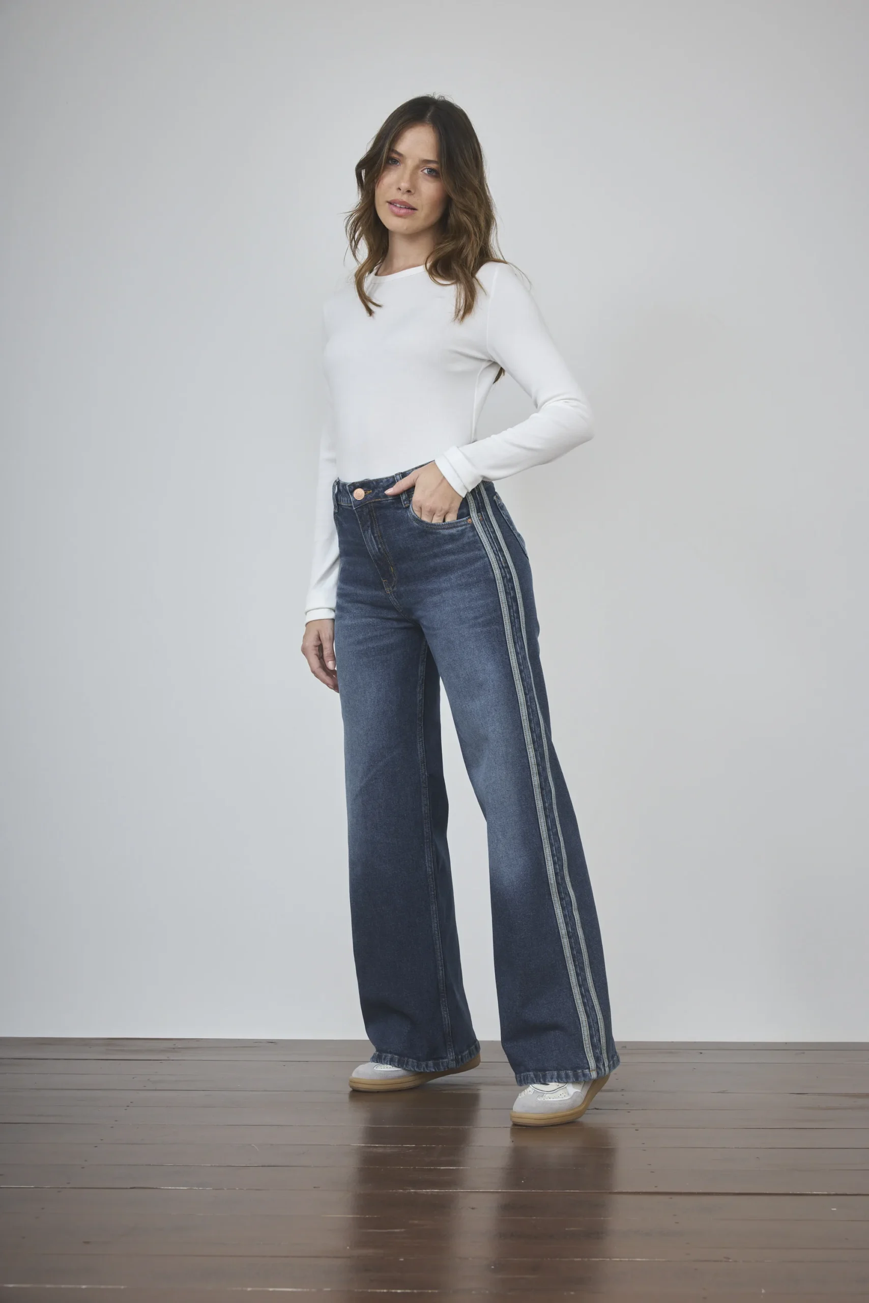 493-1-scaled-1.webp ART. 493 | WIDE LEG CON LINEAS VINTAGE BLUE ELASTIZADO - Imagen 1