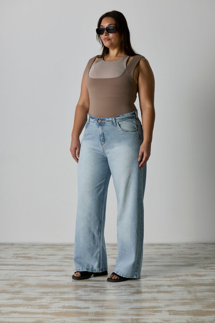 ART. 870 | BAGGY CELESTE CON STRASS TRANSPARENTE RÍGIDO - Imagen 6