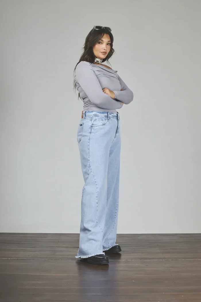 ART. 878 | WIDE LEG CELESTE CON RECORTE DEFLECADO RÍGIDO - Imagen 4