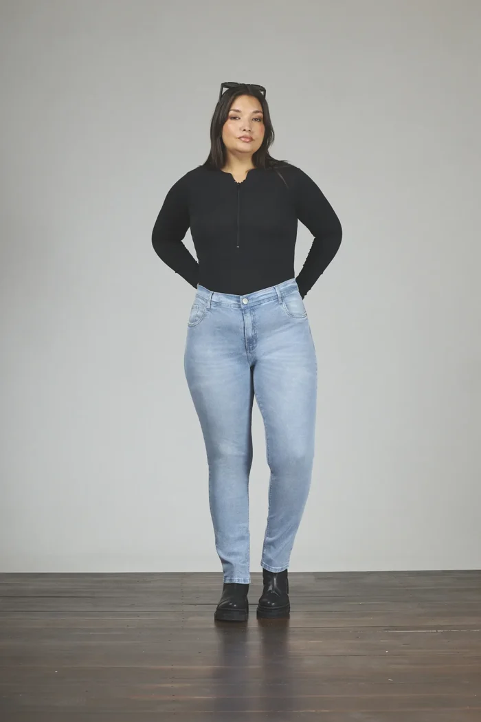 ART. 890 | DAMA CLÁSICO CELESTE CON STRAS BOLSILLO Y PASACINTO - Imagen 5