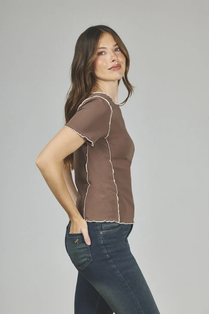 ART. A-41 | REMERA CHOCOLATE SIN MANGA CON RIBETES CONTRASTE - Imagen 4