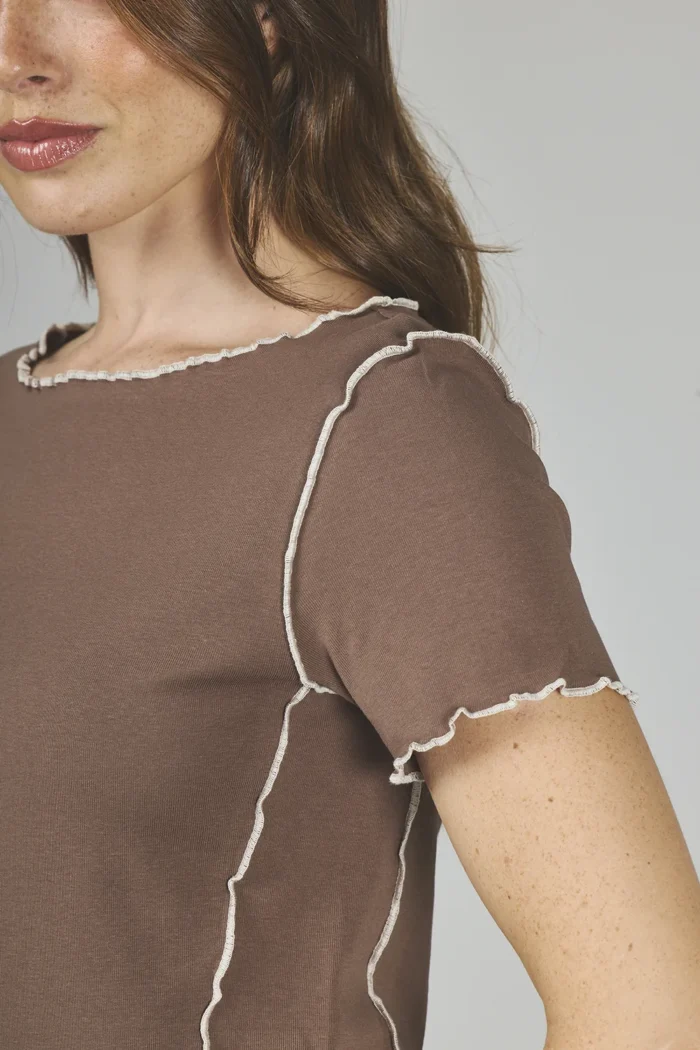 ART. A-41 | REMERA CHOCOLATE SIN MANGA CON RIBETES CONTRASTE - Imagen 5