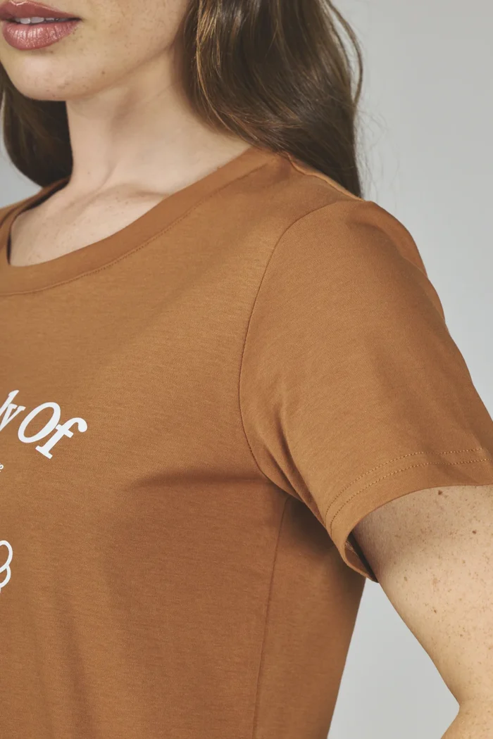 ART. A-44 | REMERA CHOCOLATE BORDADO STAR/LENTEJUELAS - Imagen 5