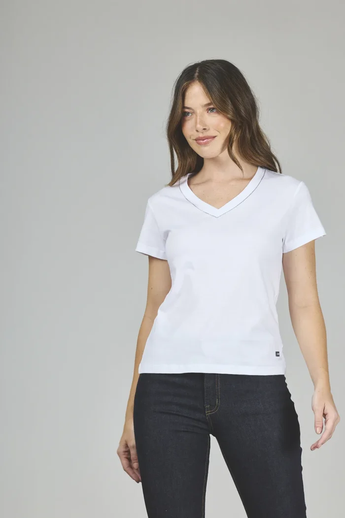 ART. A-45 | REMERA BLANCA CUELLO EN V CON BRILLOS - Imagen 4
