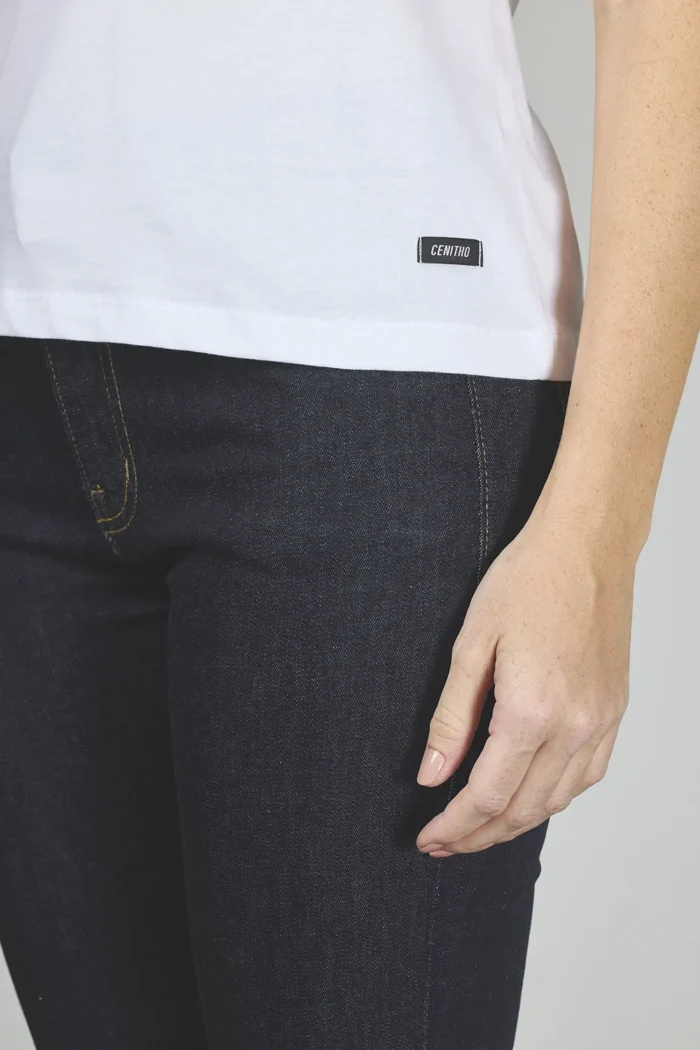 ART. A-45 | REMERA BLANCA CUELLO EN V CON BRILLOS - Imagen 5