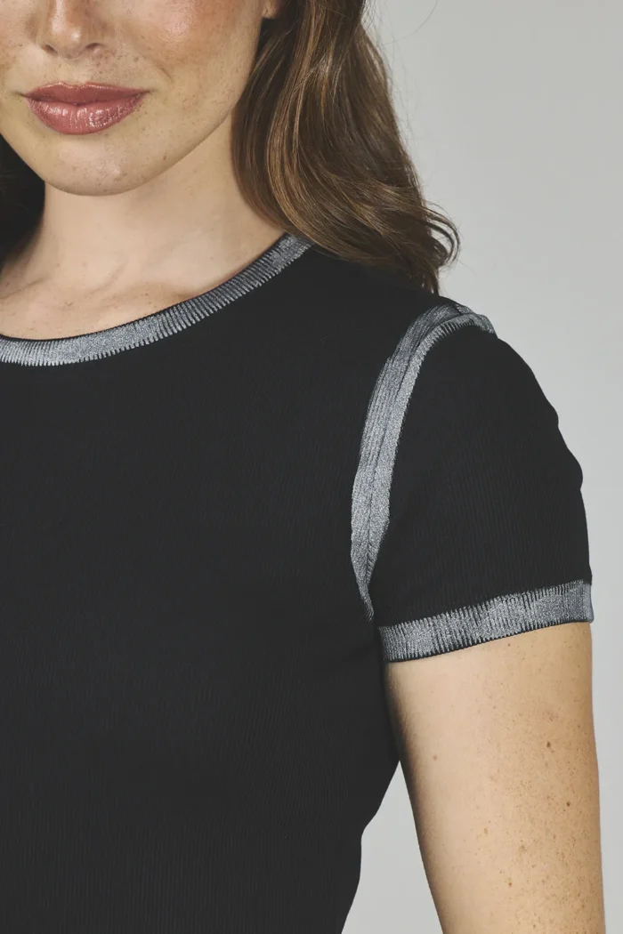ART. A-48 | REMERA NEGRA MORLEY C/BORDES PLATEADOS - Imagen 3