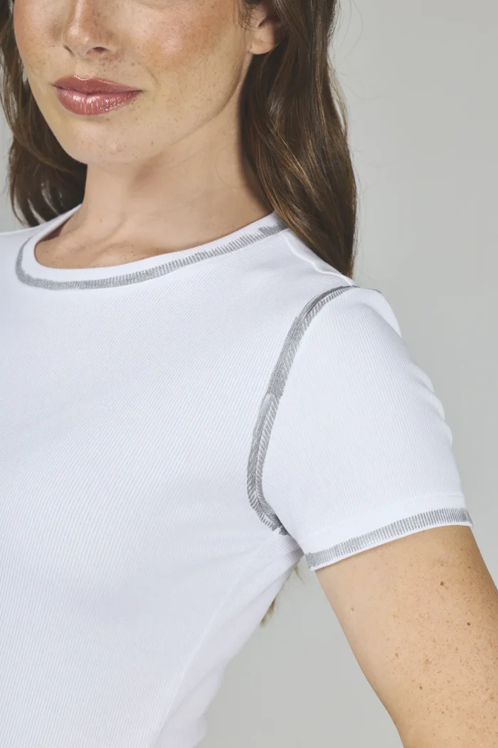 ART. A-49 | REMERA BLANCA MORLEY C/BORDES PLATEADOS - Imagen 3
