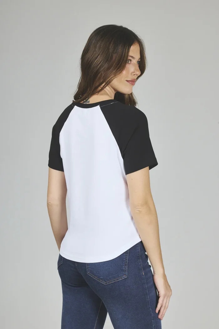 ART. A-24 | REMERA BLANCA/NEGRO COMBINADO PARIS - Imagen 2