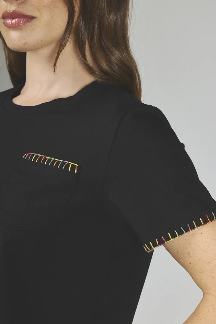 ART. A-31 | REMERA BOXI NEGRO SURFILADO A COLOR - Imagen 3