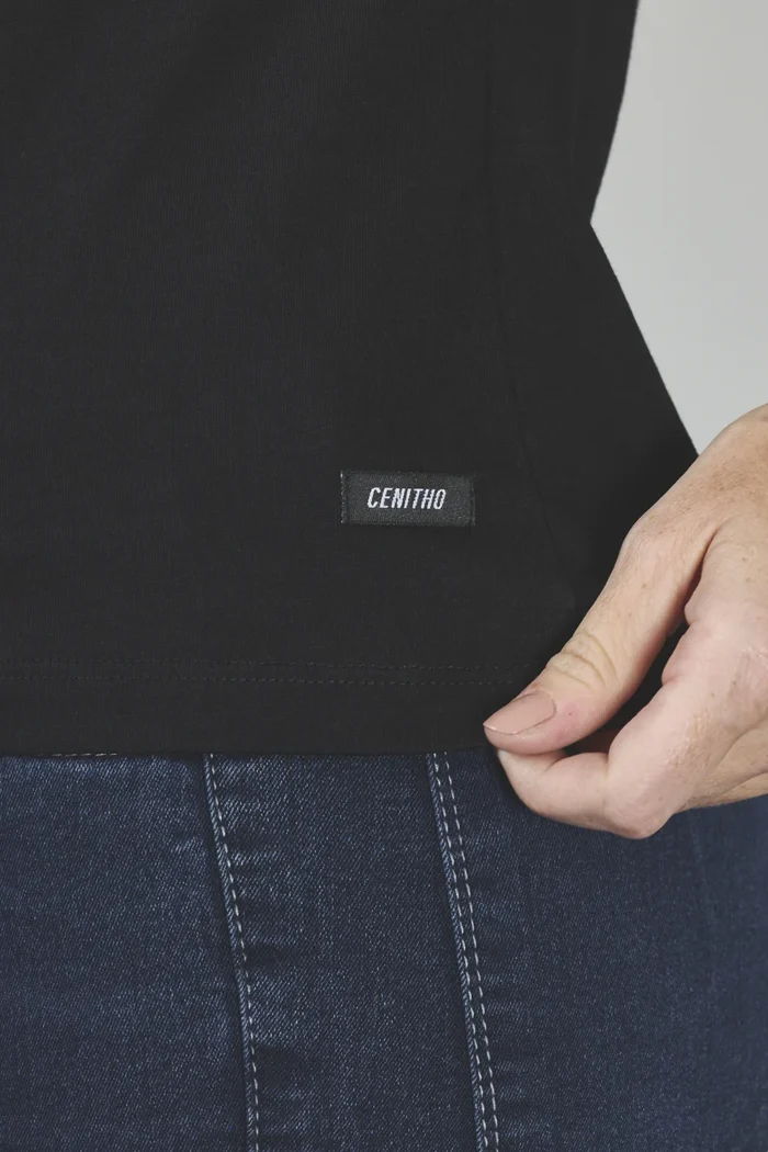 ART. A-46 | REMERA NEGRA CUELLO EN V CON BRILLO - Imagen 6