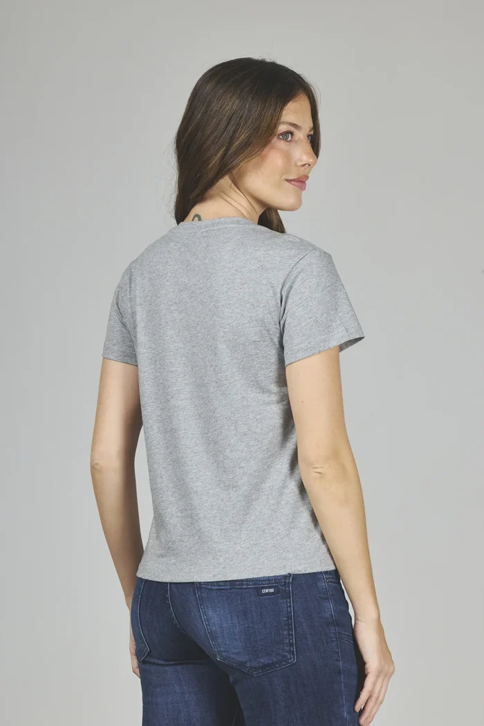 ART. A-47 | REMERA GRIS CUELLO EN V CON BRILLO - Imagen 2
