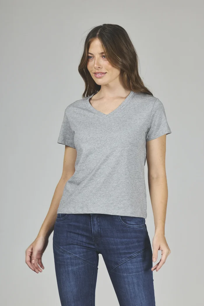 ART. A-47 | REMERA GRIS CUELLO EN V CON BRILLO - Imagen 3