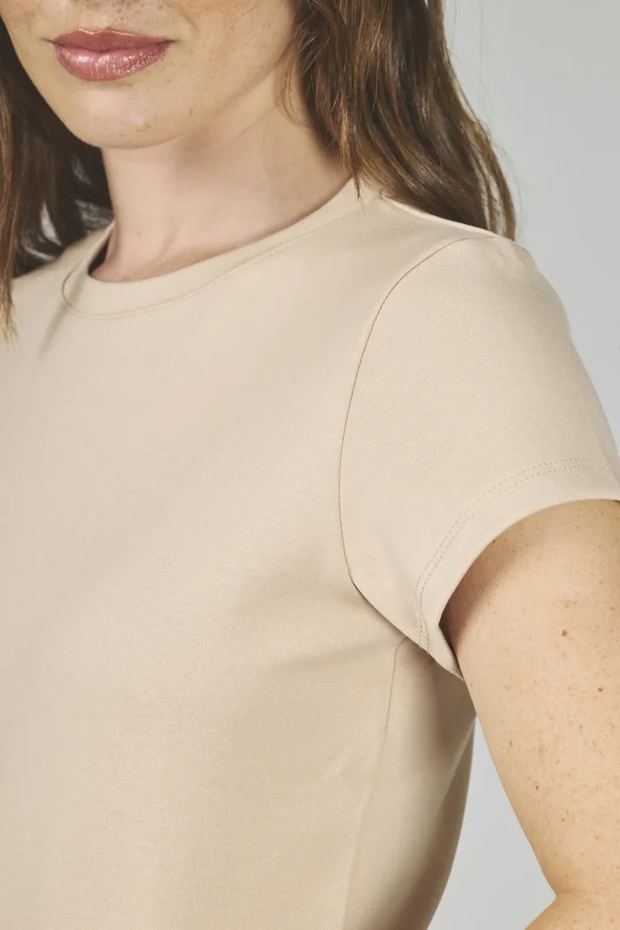 ART. A-70 | REMERA BASICA BEIGE MANGA CORTA - Imagen 3