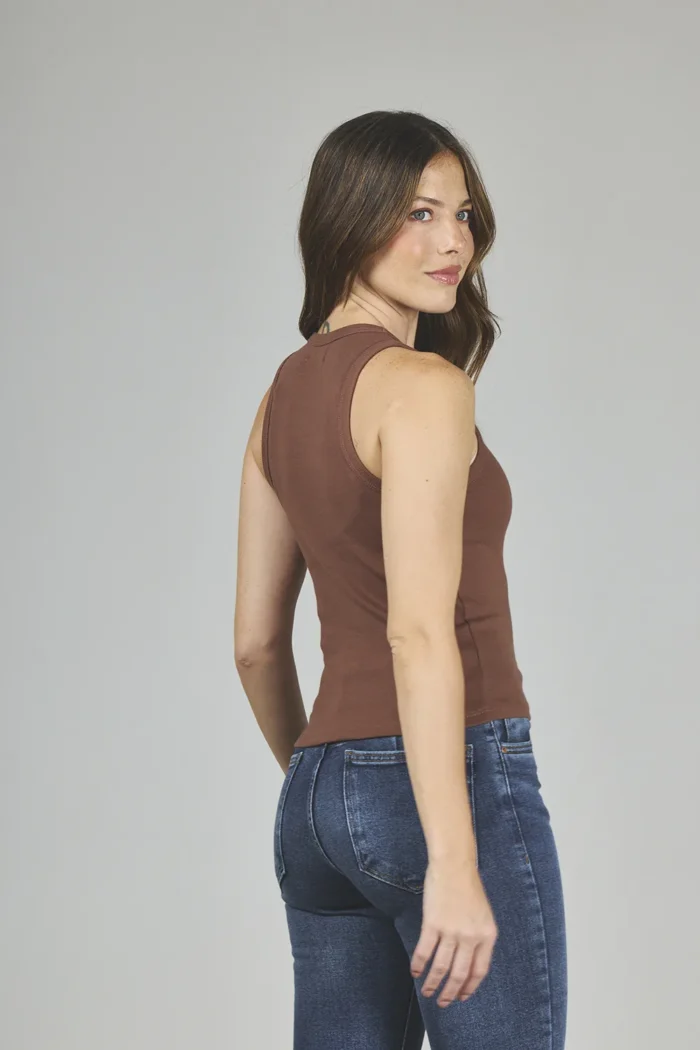 ART. A-81 | MUSCULOSA CHOCOLATE ESCOTE CERRADO - Imagen 2