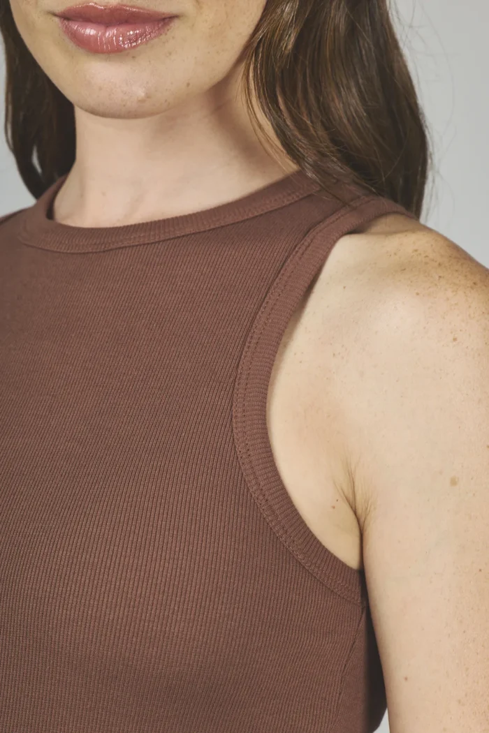 ART. A-81 | MUSCULOSA CHOCOLATE ESCOTE CERRADO - Imagen 3