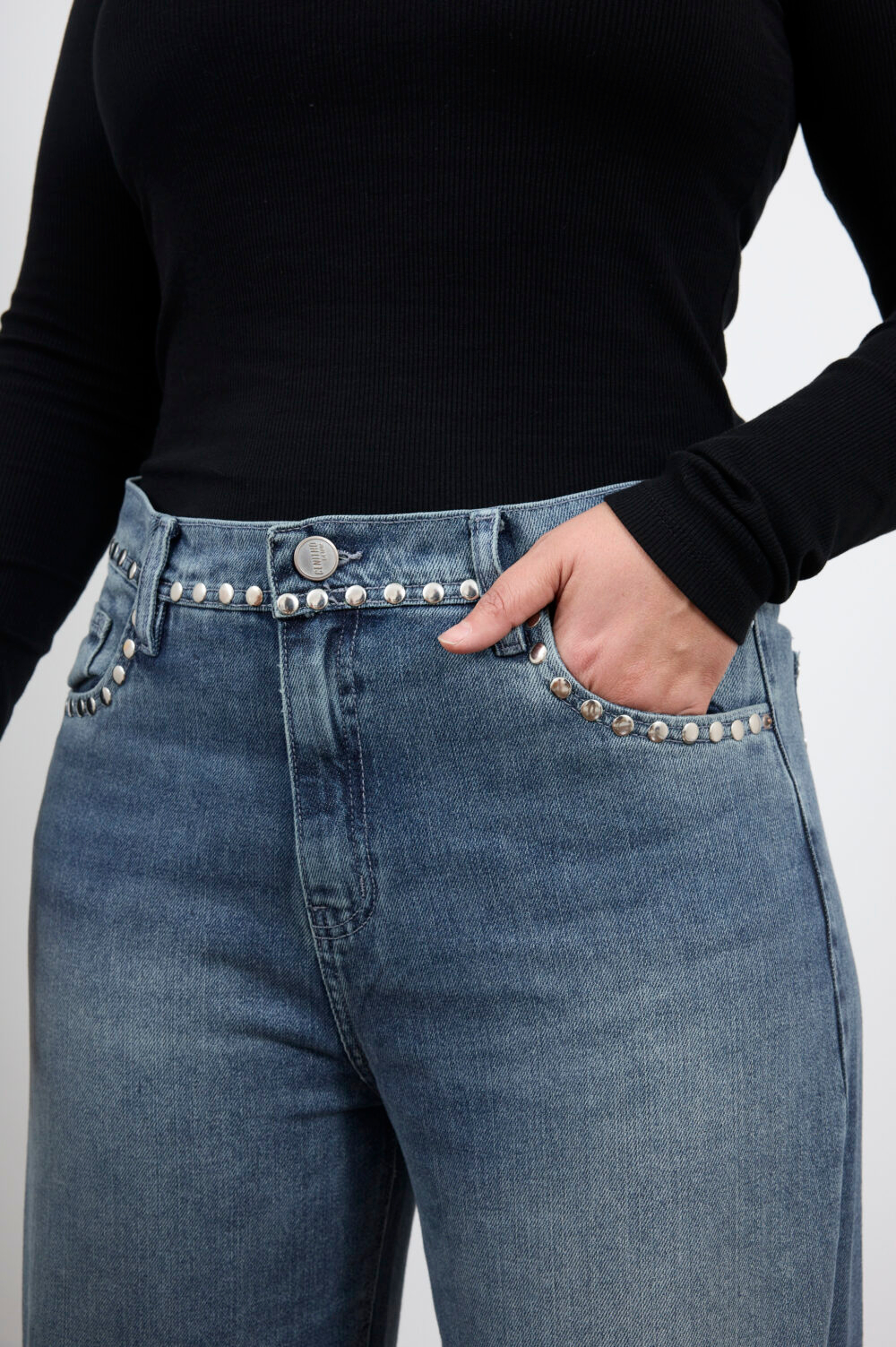 ART. 909 | BAGGY MATIZADO CON TACHAS EN BOLSILLO RIGIDO - Imagen 3