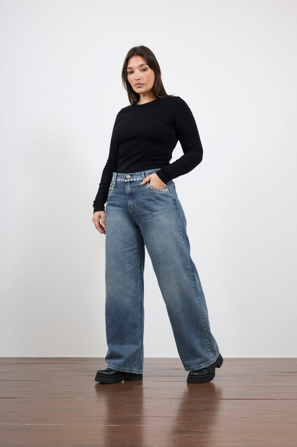 ART. 909 | BAGGY MATIZADO CON TACHAS EN BOLSILLO RIGIDO - Imagen 4