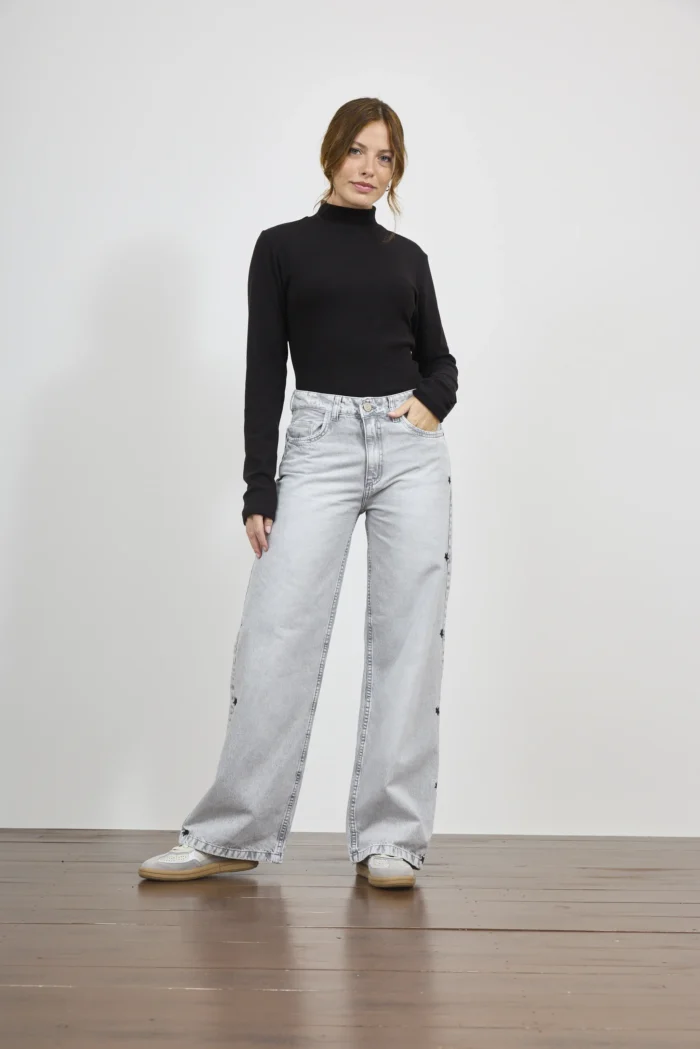 ART. 506 | WIDE LEG GRIS CON BORDADO ESTRELLA RIGIDO - Imagen 4