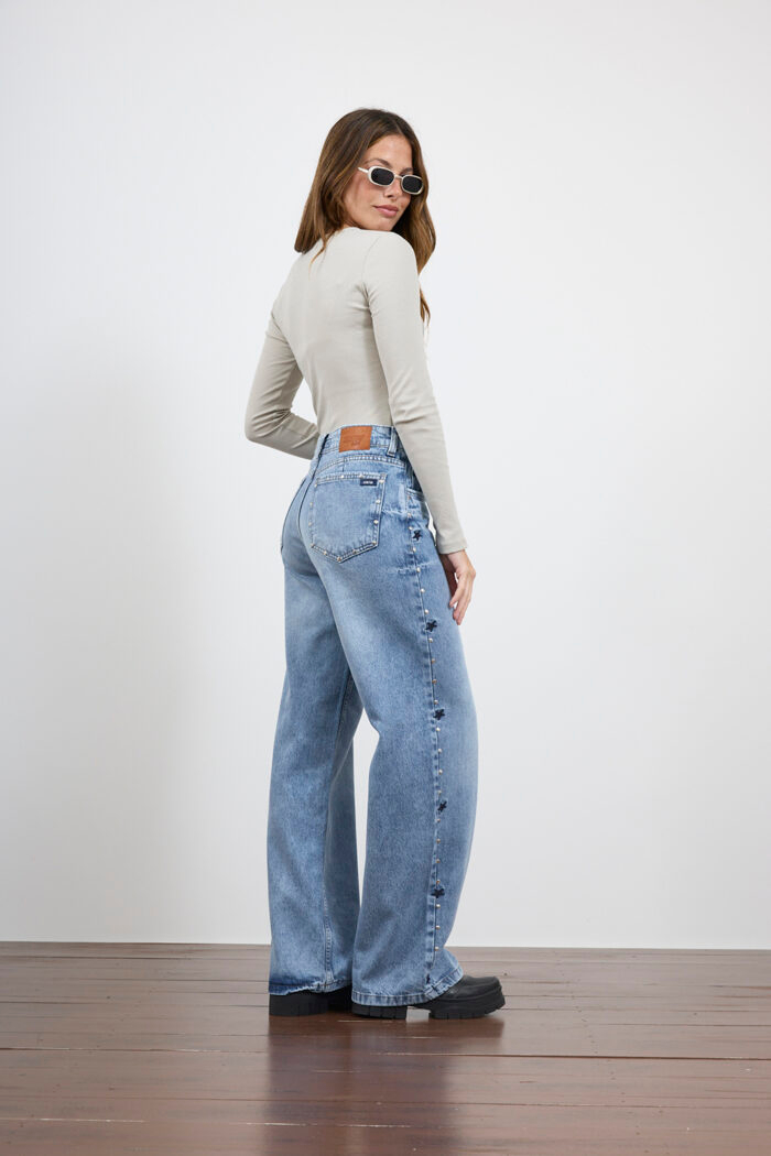 ART. 515 | WIDE LEG STONE CON BORDADO ESTRELLA Y TACHA RÍGIDO - Imagen 2