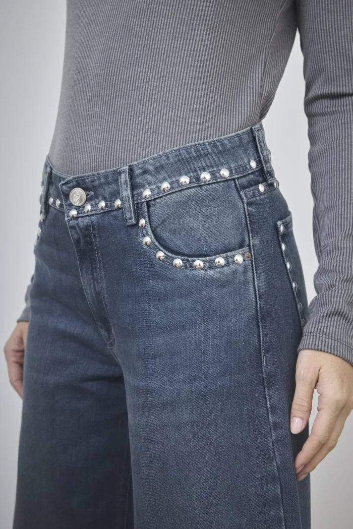 ART. 909 | BAGGY MATIZADO CON TACHAS EN BOLSILLO RIGIDO - Imagen 3