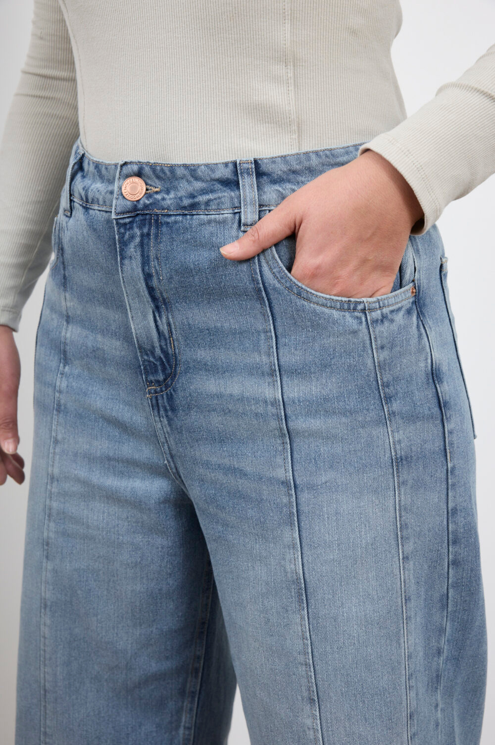 ART. 914 | BAGGY STONE CON RECORTE Y BOTA DESCOCIDA - Imagen 3
