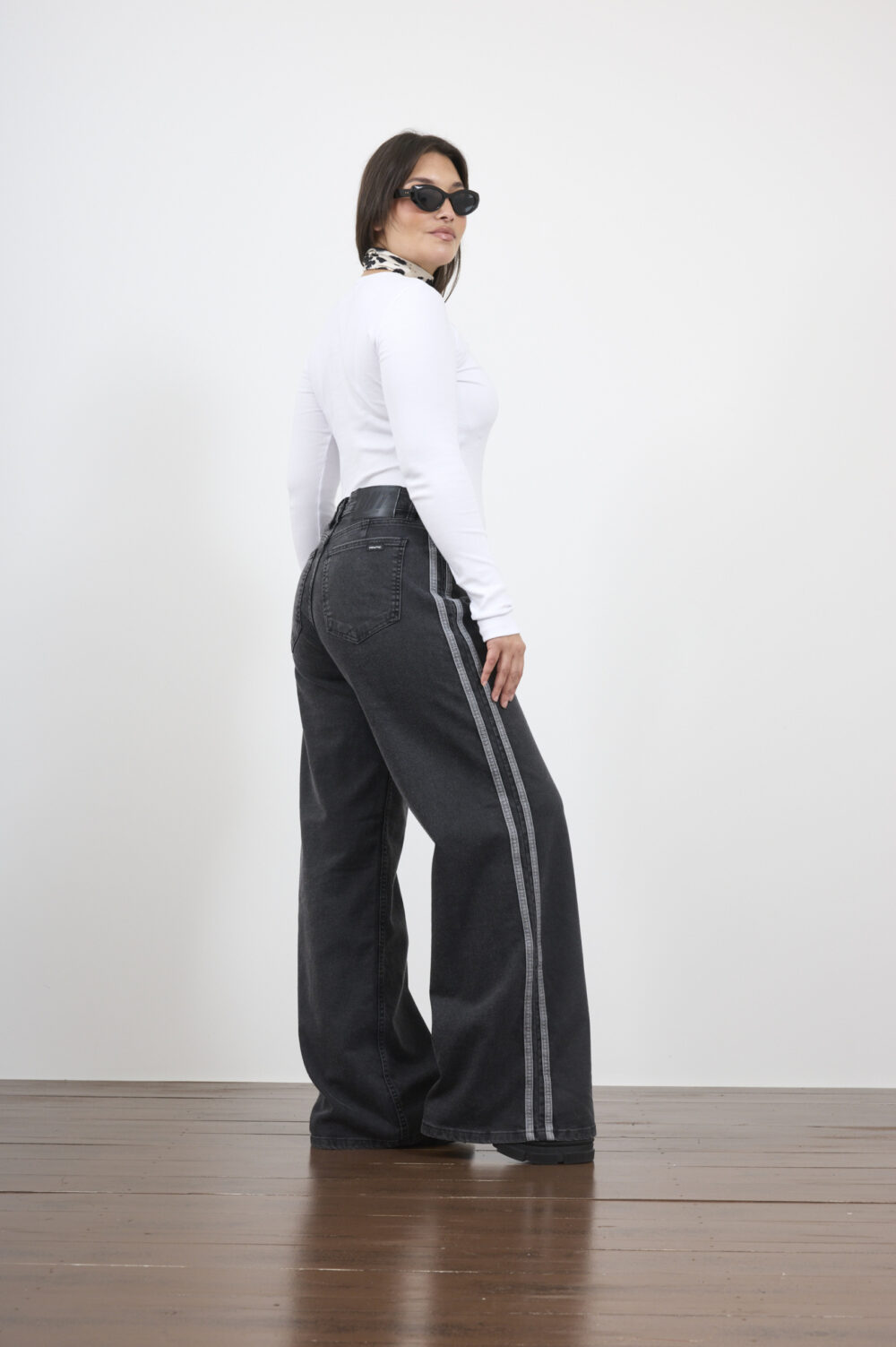 ART. 908 | WIDE LEG CON LINEAS NEGRO ELASTIZADO - Imagen 2