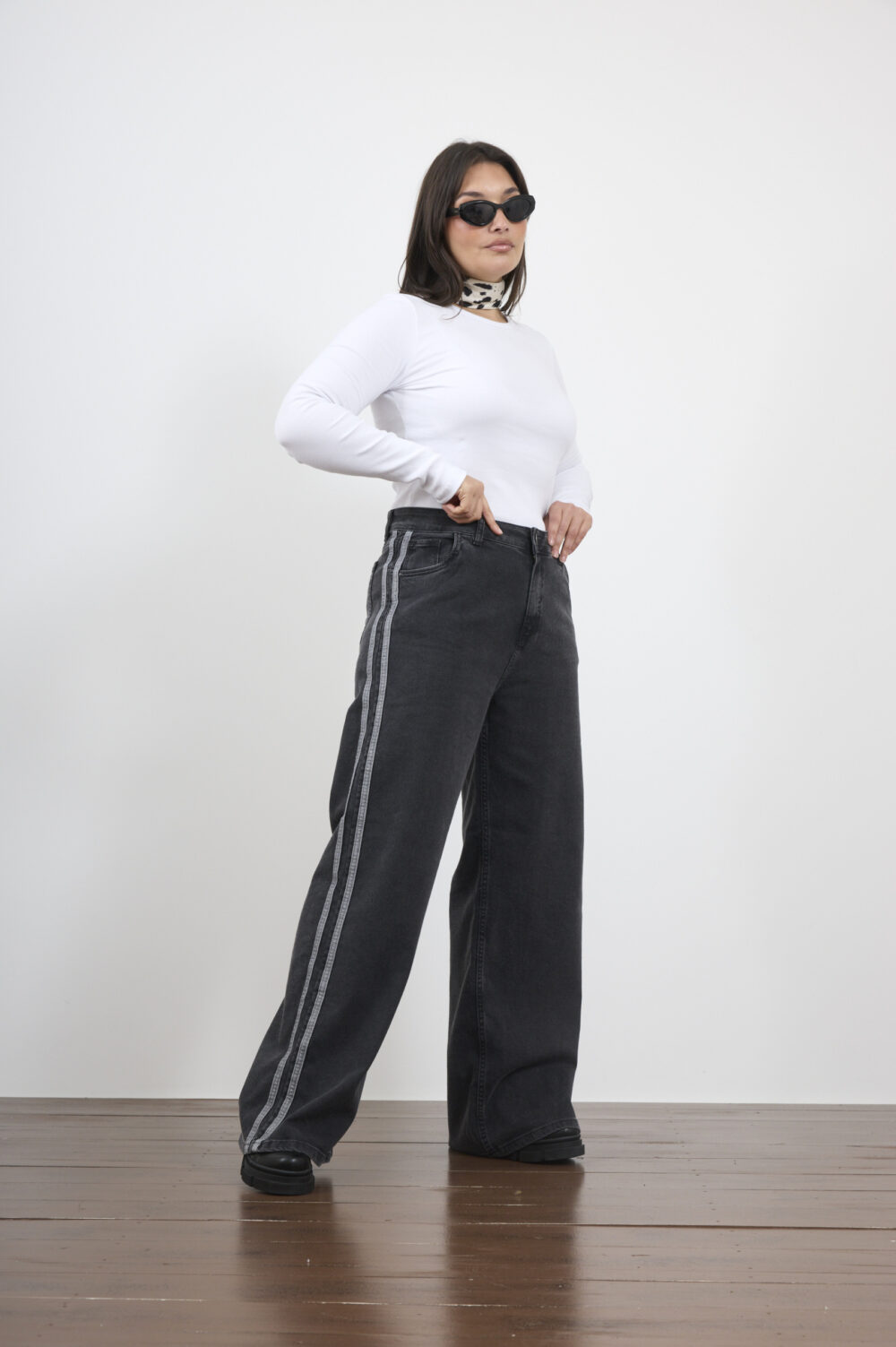 ART. 908 | WIDE LEG CON LINEAS NEGRO ELASTIZADO - Imagen 4
