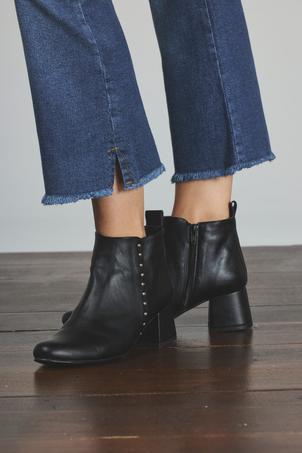 ART. 153 | CROP SEMI OXFORD STONE CON TAJO EN BOTA ELASTIZADO - Imagen 6