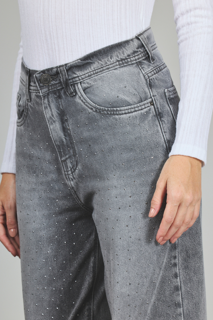 ART. 295 | WIDE LEG GRIS CON STRASS RÍGIDO - Imagen 3