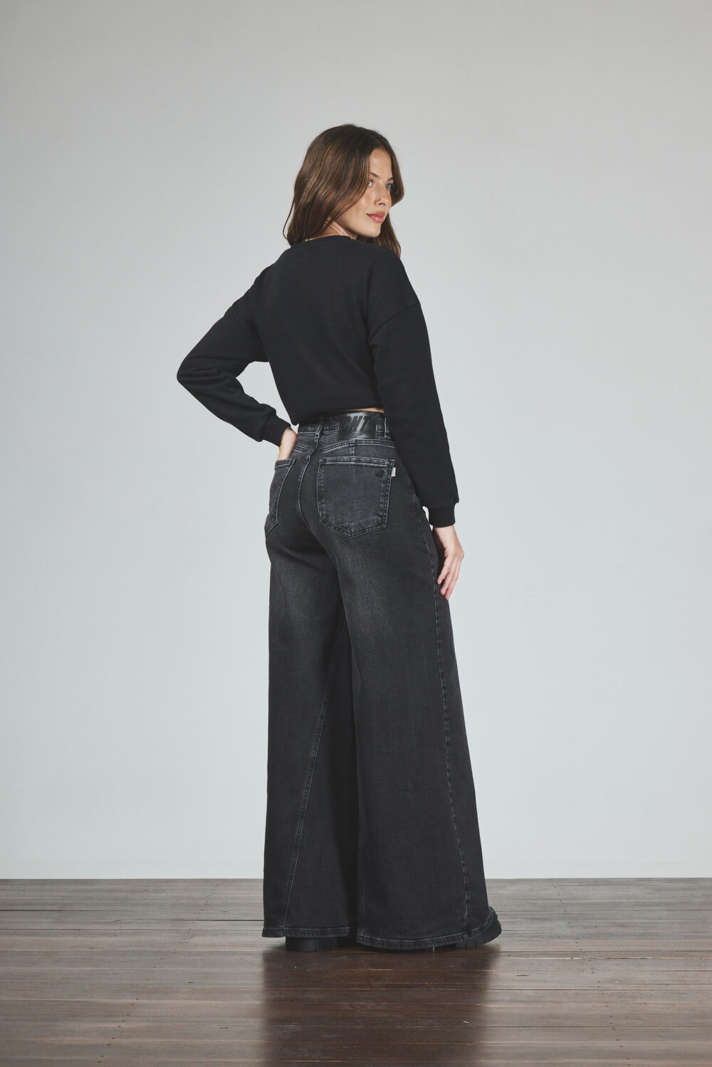 ART. 416 | MAXI BAGGY NEGRO DESTROYER OVERSIZE CON RECORTE ELASTIZADO - Imagen 2