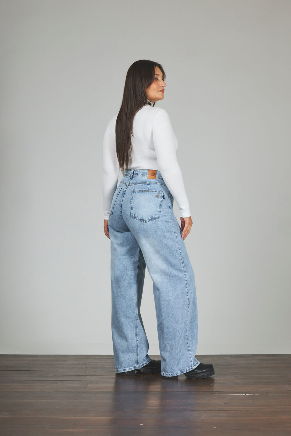 ART. 836 | WIDE LEG CELESTE CLÁSICO BOLSILLO PULIDO RÍGIDO - Imagen 2