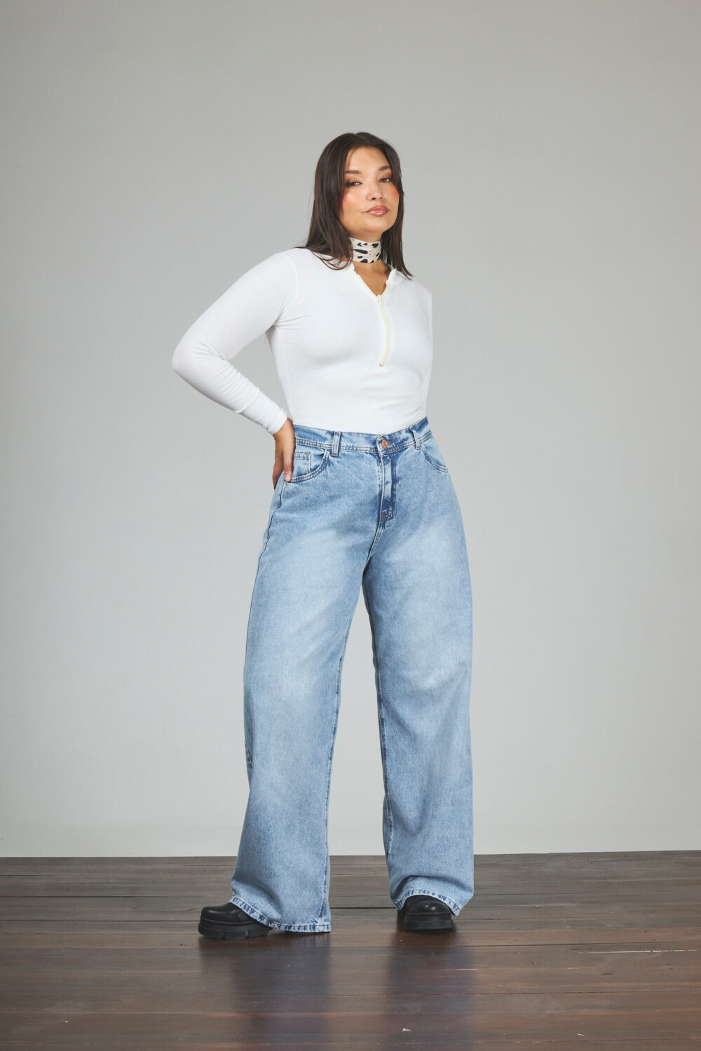 ART. 836 | WIDE LEG CELESTE CLÁSICO BOLSILLO PULIDO RÍGIDO - Imagen 4