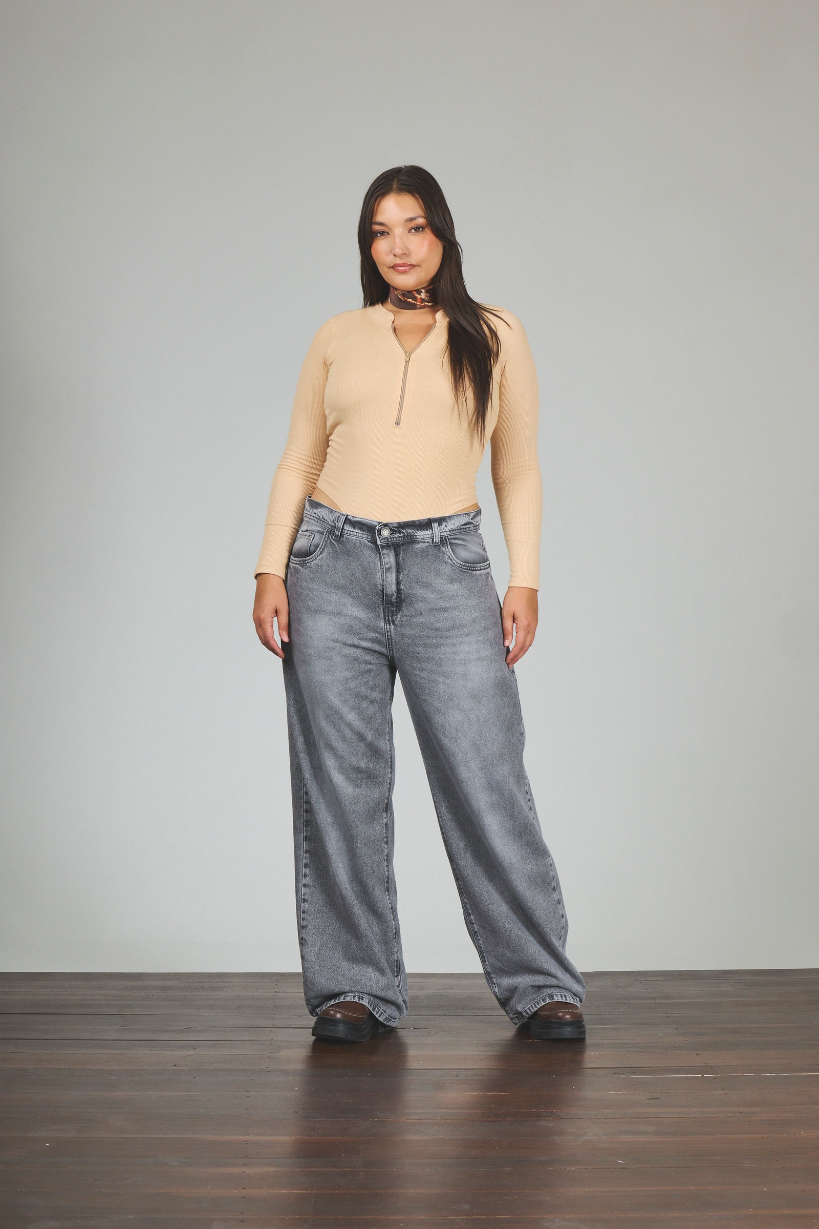 j852-1-1.jpg ART. 852 | WIDE LEG GRIS CLÁSICO BOLSILLO PULIDO RÍGIDO - Imagen 1