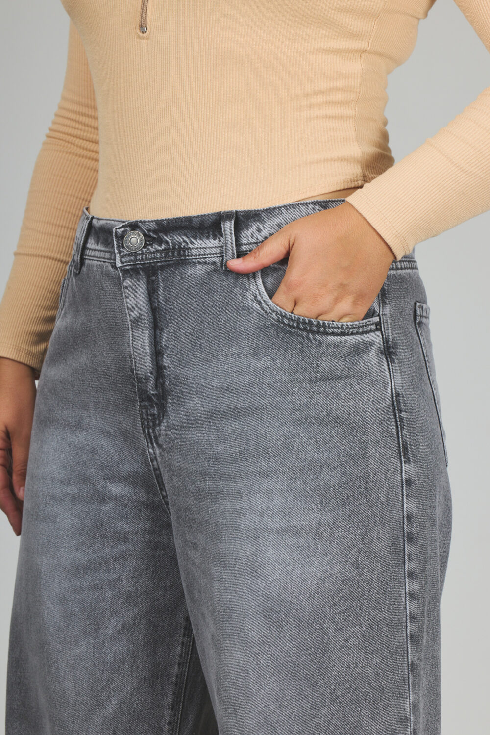 ART. 852 | WIDE LEG GRIS CLÁSICO BOLSILLO PULIDO RÍGIDO - Imagen 3