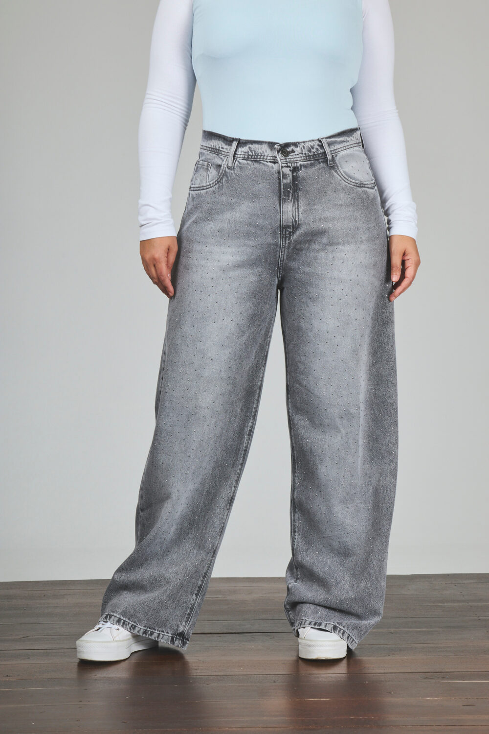 ART. 853 | WIDE LEG GRIS CON STRASS RÍGIDO - Imagen 4