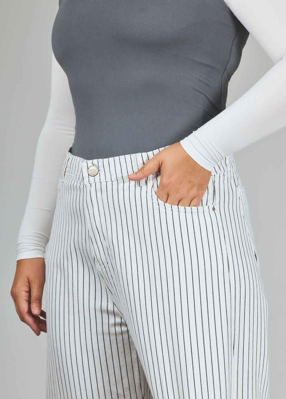 ART. 856 | DAMA CROP WIDE LEG BLANCO RAYADO RÍGIDO - Imagen 4