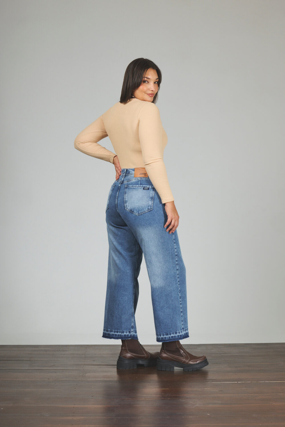 ART. 857 | CROP WIDE LEG  STONE BOTA DESCOSIDA RÍGIDO - Imagen 2